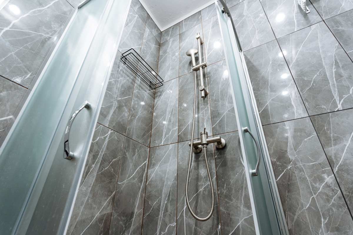 contemporary bathroom elements, chic glass shower enclosure design, elegant bathroom partition with marble and glass
